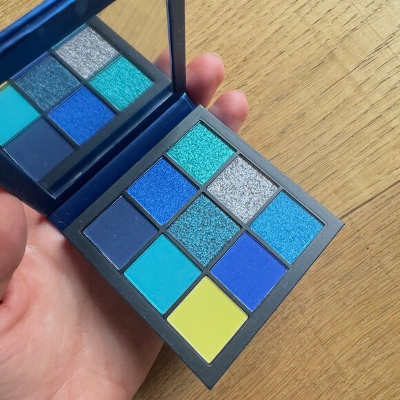 Huda Beauty Sapphire Obsessions Eyeshadow Palette - Picture 1 of 7